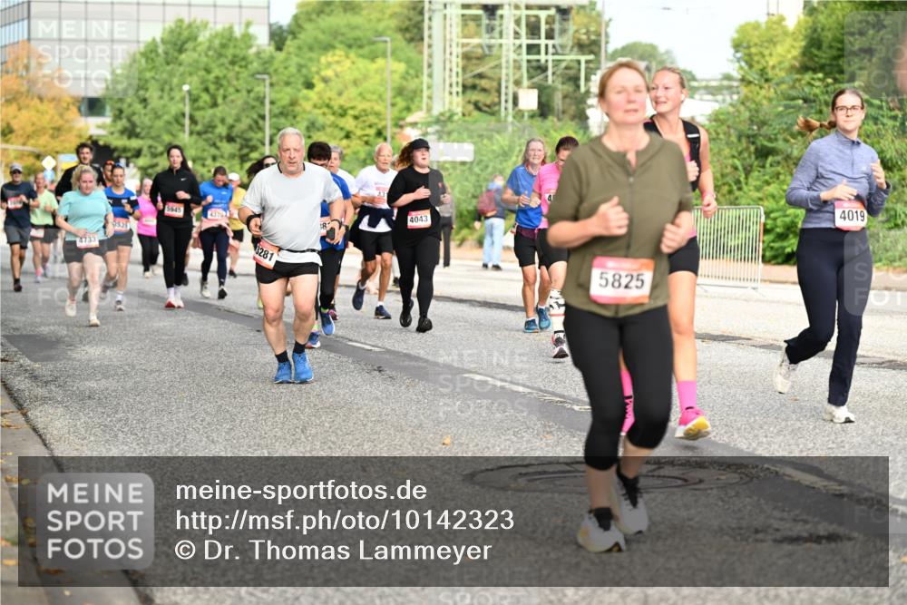 06.09.2026 - CURREX Alsterlauf Dr. Thomas Lammeyer http://msf.ph/oto/10142323 06.09.2026 10:11:50 Laufen 5945, 9539, 4733, 3281, 18, 4043, 5825, 4019 meine-sportfotos.de