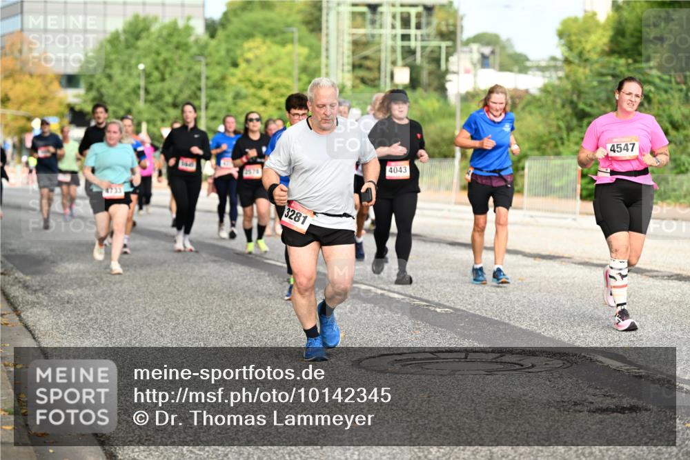06.09.2026 - CURREX Alsterlauf Dr. Thomas Lammeyer http://msf.ph/oto/10142345 06.09.2026 10:11:52 Laufen 3281, 520, 4043, 4547 meine-sportfotos.de