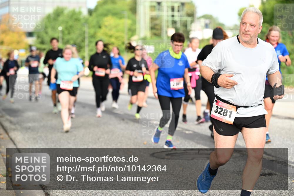 06.09.2026 - CURREX Alsterlauf Dr. Thomas Lammeyer http://msf.ph/oto/10142364 06.09.2026 10:11:54 Laufen 3281 meine-sportfotos.de