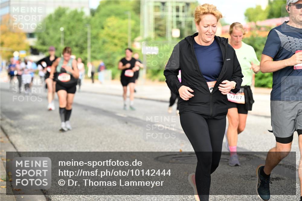 06.09.2026 - CURREX Alsterlauf Dr. Thomas Lammeyer http://msf.ph/oto/10142444 06.09.2026 10:12:03 Laufen 5787 meine-sportfotos.de