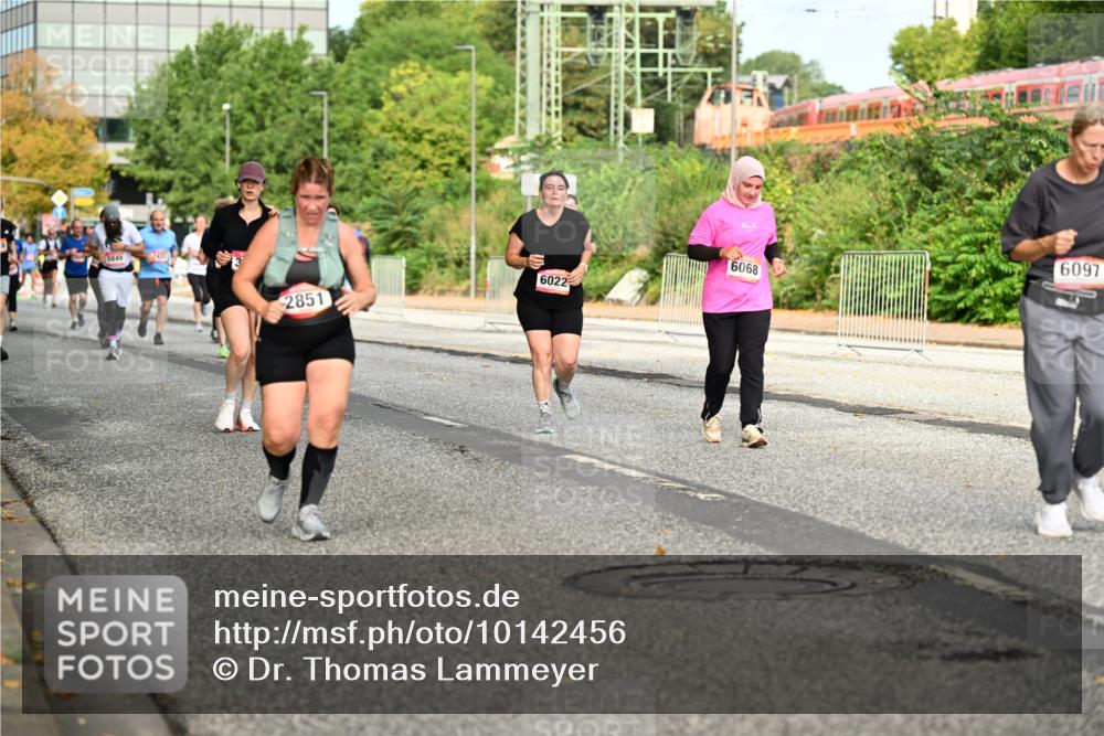 06.09.2026 - CURREX Alsterlauf Dr. Thomas Lammeyer http://msf.ph/oto/10142456 06.09.2026 10:12:04 Laufen 5849, 13, 6022, 2851, 6068, 6097 meine-sportfotos.de