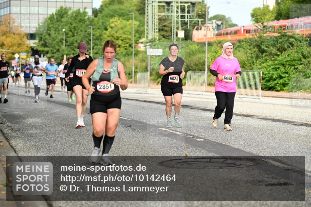 06.09.2026 - CURREX Alsterlauf Dr. Thomas Lammeyer http://msf.ph/oto/10142464 06.09.2026 10:12:05 Laufen 977, 367, 3311, 2851, 6022, 6068 meine-sportfotos.de