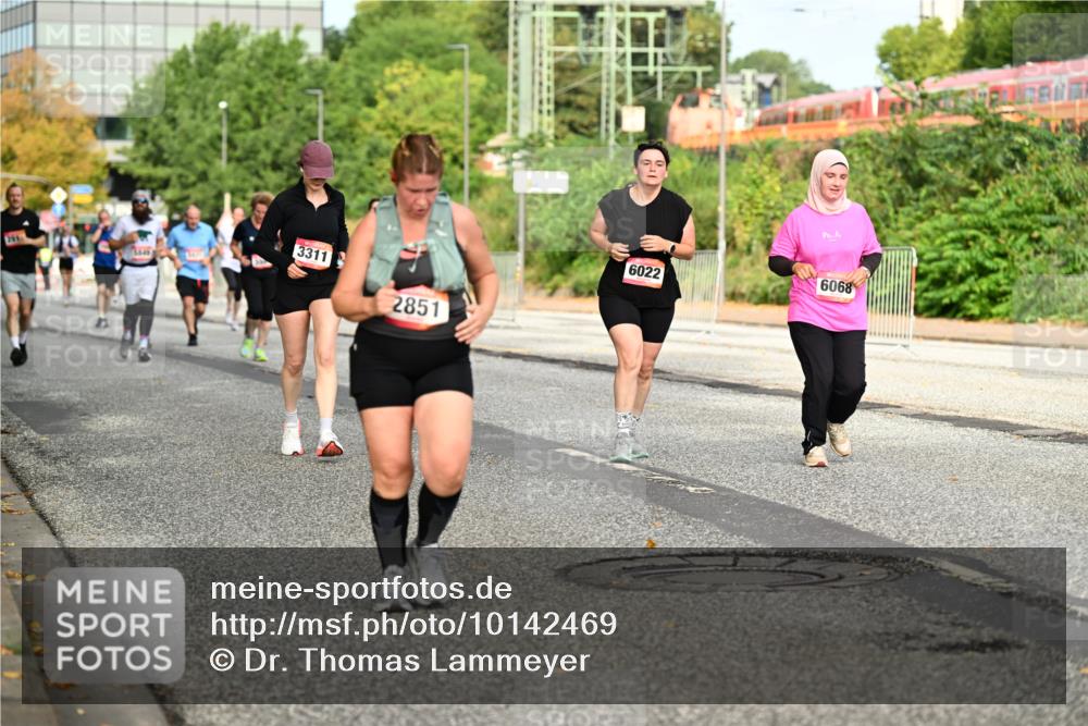 06.09.2026 - CURREX Alsterlauf Dr. Thomas Lammeyer http://msf.ph/oto/10142469 06.09.2026 10:12:05 Laufen 201, 3311, 2851, 6022, 6068 meine-sportfotos.de