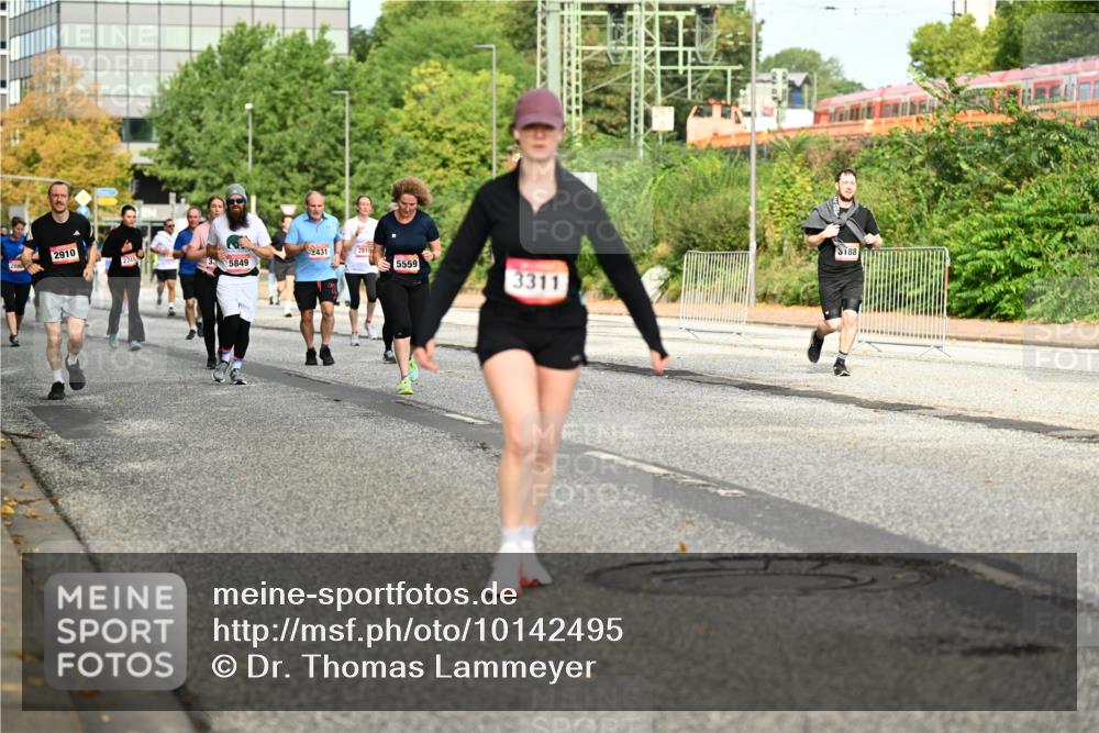 06.09.2026 - CURREX Alsterlauf Dr. Thomas Lammeyer http://msf.ph/oto/10142495 06.09.2026 10:12:08 Laufen 2910, 2744, 431, 2810, 5849, 5559, 3311, 188 meine-sportfotos.de