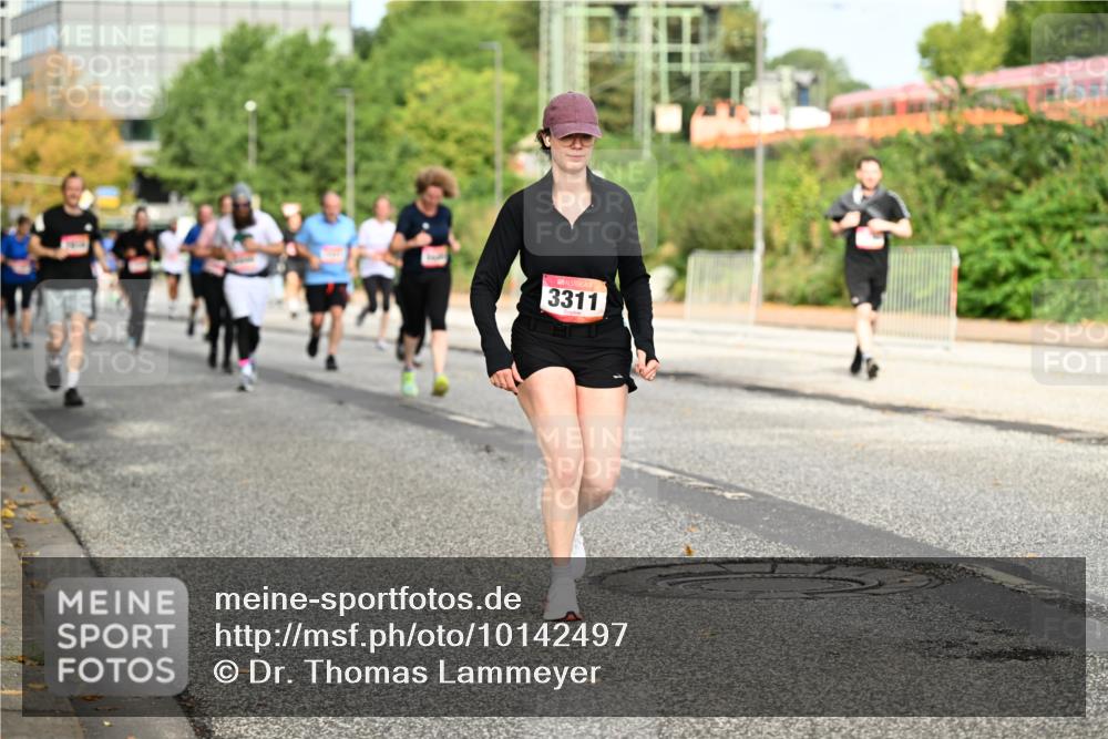 06.09.2026 - CURREX Alsterlauf Dr. Thomas Lammeyer http://msf.ph/oto/10142497 06.09.2026 10:12:08 Laufen 3311 meine-sportfotos.de