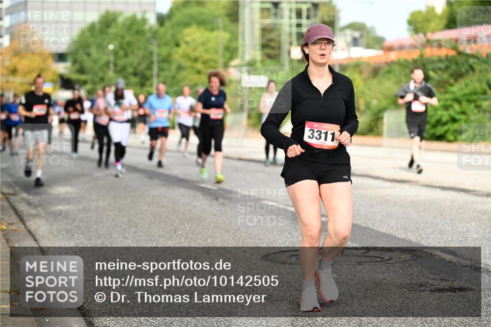 06.09.2026 - CURREX Alsterlauf Dr. Thomas Lammeyer http://msf.ph/oto/10142505 06.09.2026 10:12:09 Laufen 3311 meine-sportfotos.de