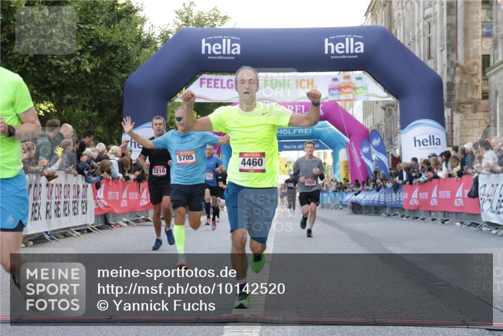 06.09.2026 - CURREX Alsterlauf Yannick Fuchs http://msf.ph/oto/10142520 06.09.2026 09:46:59 Ziel 2072, 2210, 2605, 3678, 4311, 4460, 5198, 5705, 5731, 6162, 6255, 8125 meine-sportfotos.de