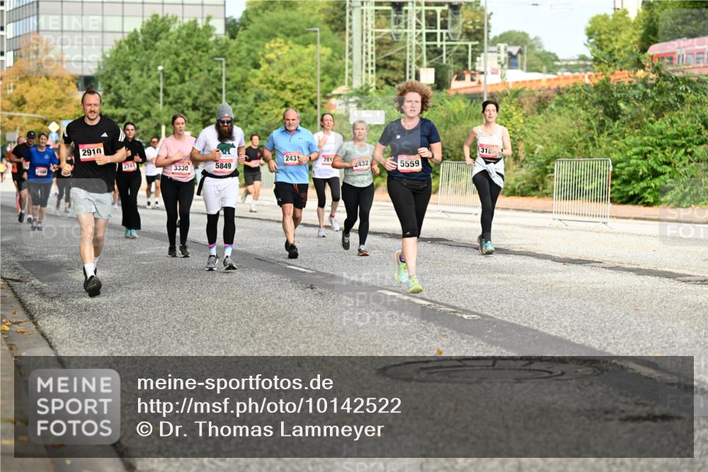 06.09.2026 - CURREX Alsterlauf Dr. Thomas Lammeyer http://msf.ph/oto/10142522 06.09.2026 10:12:11 Laufen 2910, 2744, 2431, 318, 3330, 5849, 281, 2432, 5559 meine-sportfotos.de