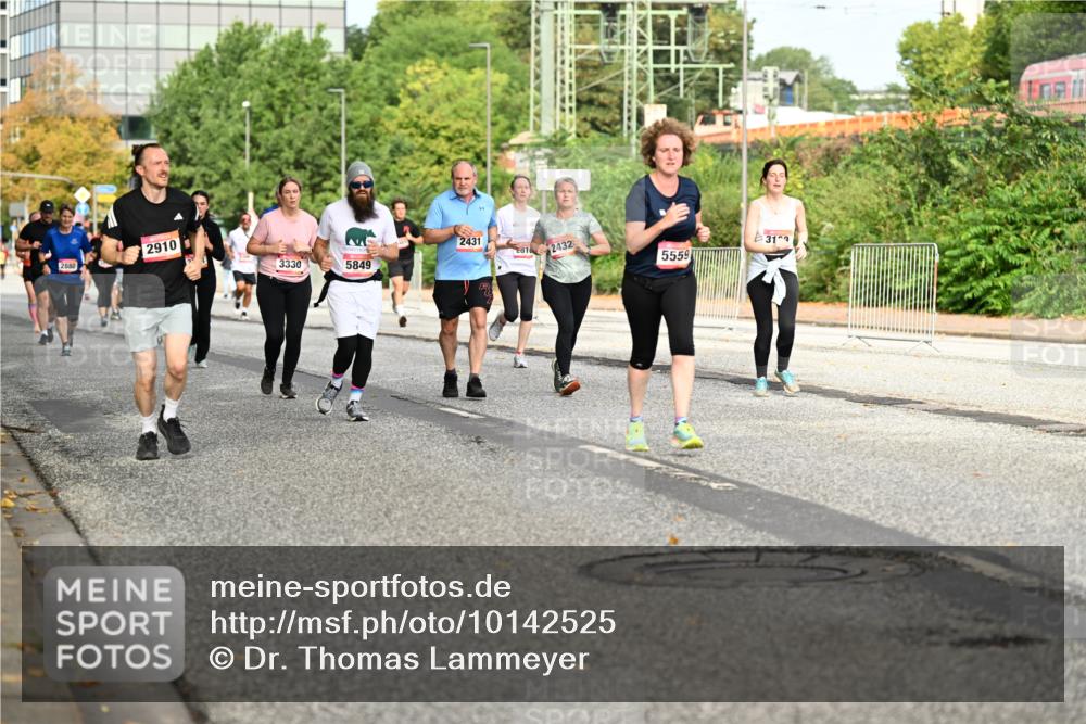 06.09.2026 - CURREX Alsterlauf Dr. Thomas Lammeyer http://msf.ph/oto/10142525 06.09.2026 10:12:11 Laufen 2880, 2910, 3330, 2431, 816, 2432, 31, 5849, 5559 meine-sportfotos.de