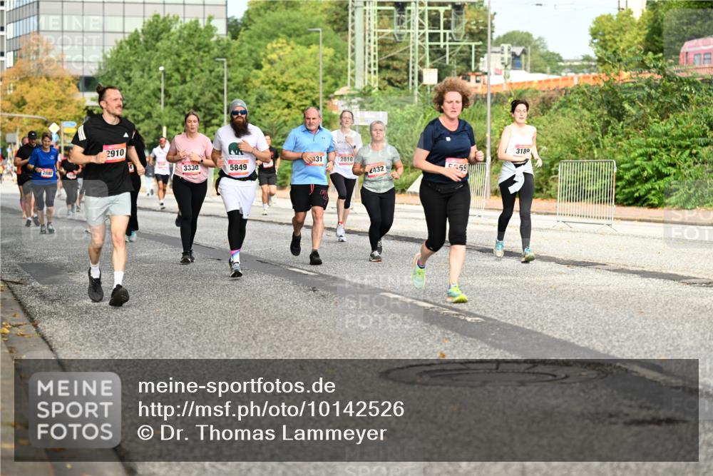 06.09.2026 - CURREX Alsterlauf Dr. Thomas Lammeyer http://msf.ph/oto/10142526 06.09.2026 10:12:11 Laufen 2910, 31, 2810, 3330, 5849, 2432, 59, 3189 meine-sportfotos.de