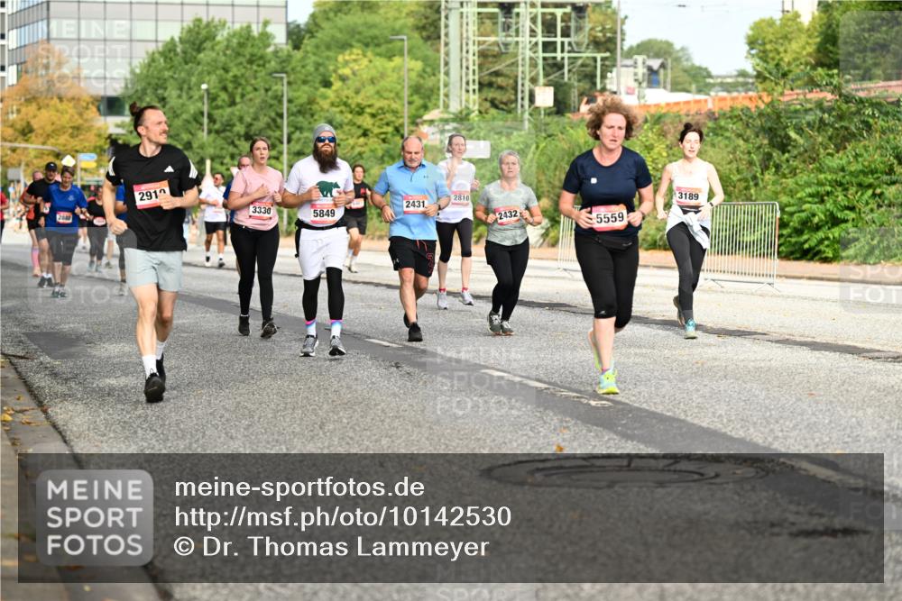 06.09.2026 - CURREX Alsterlauf Dr. Thomas Lammeyer http://msf.ph/oto/10142530 06.09.2026 10:12:11 Laufen 2880, 2910, 2810, 3189, 2431, 3330, 5849, 2432, 5559 meine-sportfotos.de