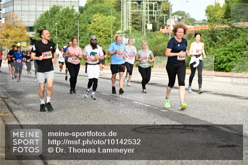 06.09.2026 - CURREX Alsterlauf Dr. Thomas Lammeyer http://msf.ph/oto/10142532 06.09.2026 10:12:12 Laufen 2880, 2910, 2431, 3330, 2810, 5849, 2432, 5555, 31 meine-sportfotos.de