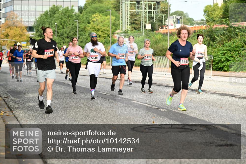 06.09.2026 - CURREX Alsterlauf Dr. Thomas Lammeyer http://msf.ph/oto/10142534 06.09.2026 10:12:12 Laufen 2910, 2810, 288, 3330, 5849, 2431, 3189, 2432, 5559 meine-sportfotos.de