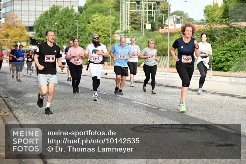 06.09.2026 - CURREX Alsterlauf Dr. Thomas Lammeyer http://msf.ph/oto/10142535 06.09.2026 10:12:12 Laufen 288, 2910, 2431, 810, 3330, 5849, 2432, 5559, 3185 meine-sportfotos.de