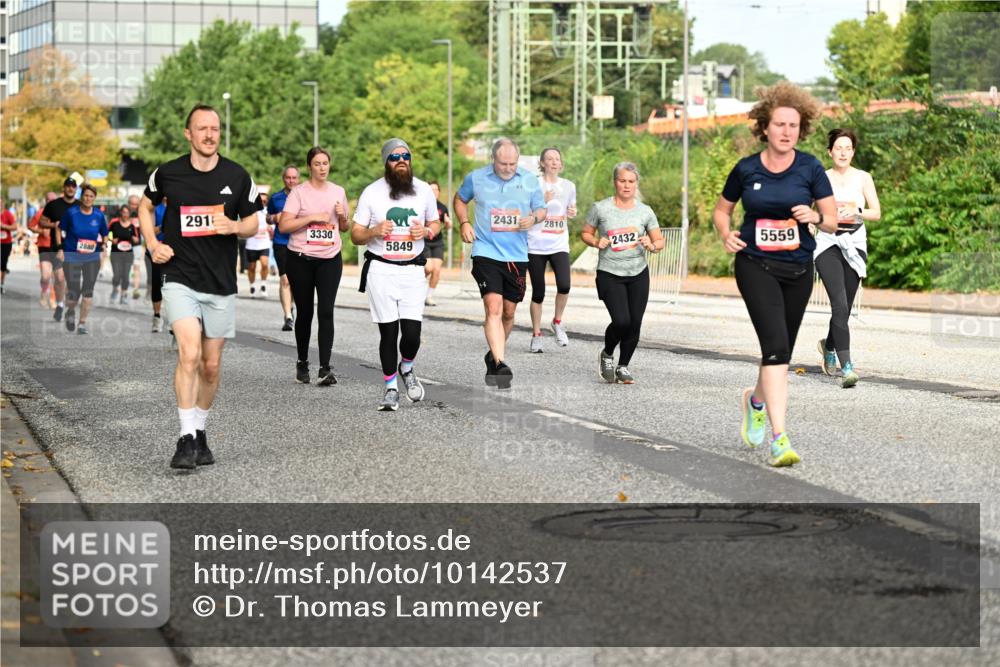 06.09.2026 - CURREX Alsterlauf Dr. Thomas Lammeyer http://msf.ph/oto/10142537 06.09.2026 10:12:12 Laufen 2916, 2431, 3330, 2810, 5849, 2432, 5559 meine-sportfotos.de