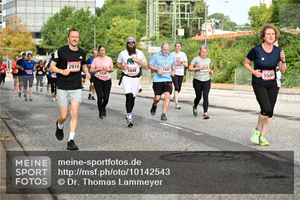 06.09.2026 - CURREX Alsterlauf Dr. Thomas Lammeyer http://msf.ph/oto/10142543 06.09.2026 10:12:13 Laufen 288, 288, 2910, 2810, 5849, 2431, 2432, 3330, 5559 meine-sportfotos.de