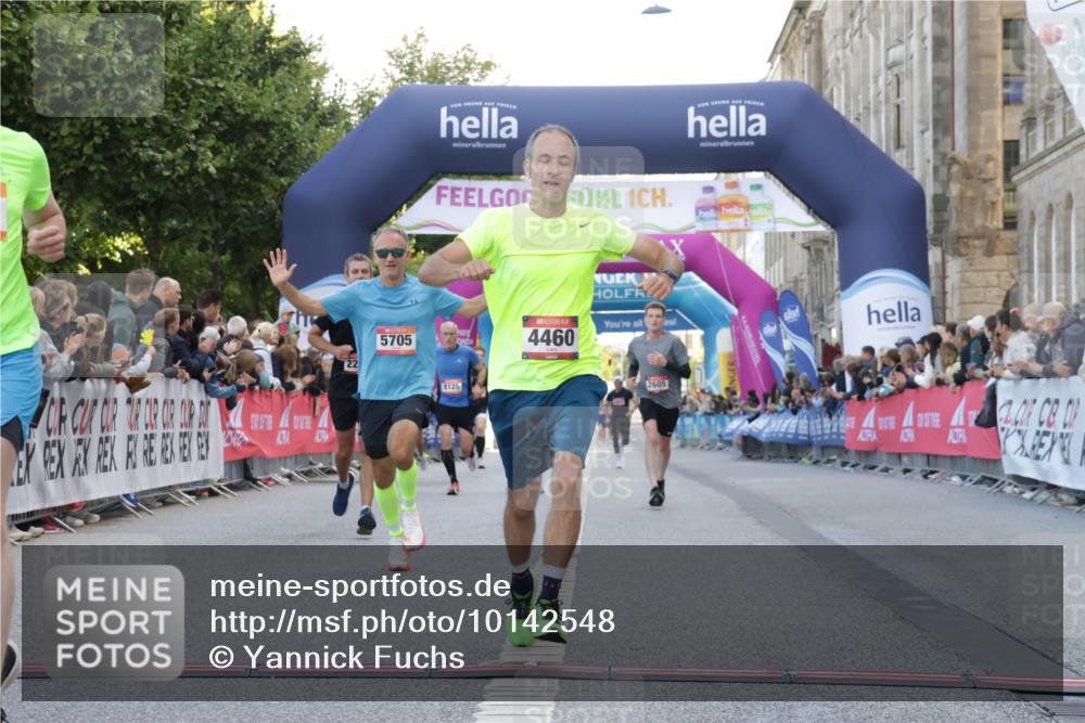 06.09.2026 - CURREX Alsterlauf Yannick Fuchs http://msf.ph/oto/10142548 06.09.2026 09:46:59 Ziel 2072, 2210, 2605, 3678, 4311, 4460, 5198, 5705, 5731, 6162, 6255, 8125 meine-sportfotos.de