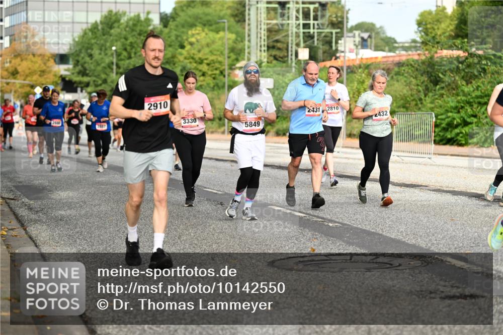 06.09.2026 - CURREX Alsterlauf Dr. Thomas Lammeyer http://msf.ph/oto/10142550 06.09.2026 10:12:13 Laufen 2880, 2887, 2910, 3330, 2431, 2810, 5849, 2432 meine-sportfotos.de