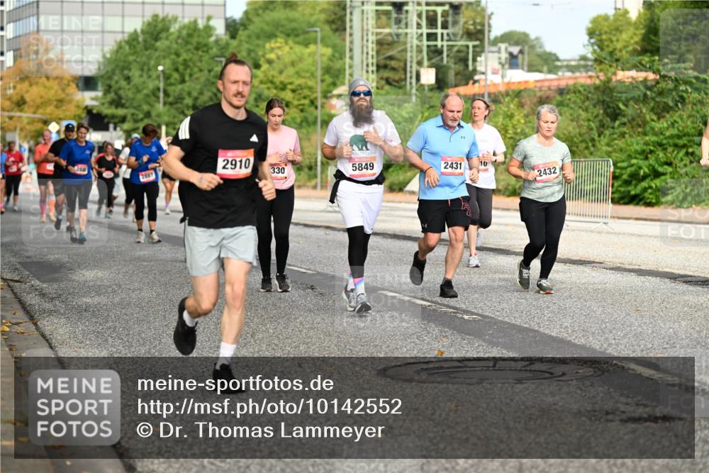 06.09.2026 - CURREX Alsterlauf Dr. Thomas Lammeyer http://msf.ph/oto/10142552 06.09.2026 10:12:14 Laufen 2887, 2910, 330, 5849, 2431, 10, 2432 meine-sportfotos.de