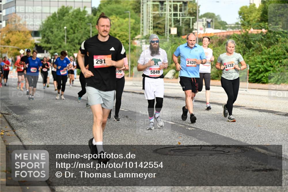 06.09.2026 - CURREX Alsterlauf Dr. Thomas Lammeyer http://msf.ph/oto/10142554 06.09.2026 10:12:14 Laufen 291, 2887, 2431, 810, 330, 5849, 2432 meine-sportfotos.de