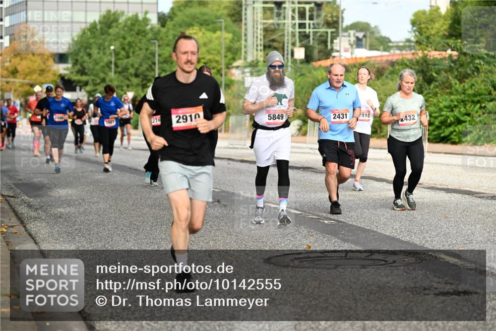 06.09.2026 - CURREX Alsterlauf Dr. Thomas Lammeyer http://msf.ph/oto/10142555 06.09.2026 10:12:14 Laufen 274, 2910, 5849, 2431, 2810, 432 meine-sportfotos.de