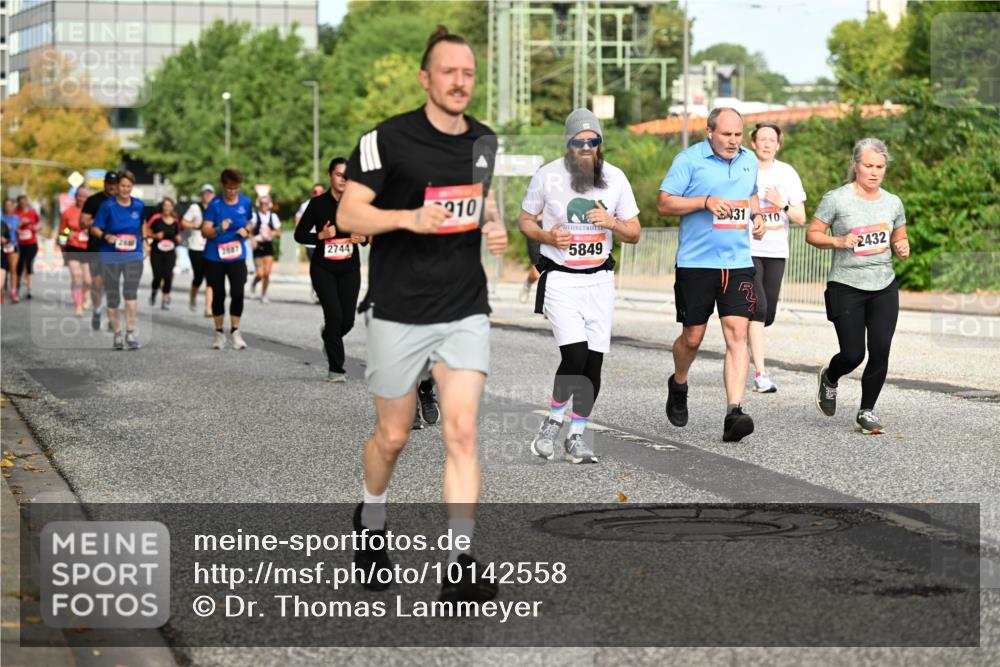 06.09.2026 - CURREX Alsterlauf Dr. Thomas Lammeyer http://msf.ph/oto/10142558 06.09.2026 10:12:14 Laufen 2744, 310, 5849, 3110, 2432 meine-sportfotos.de