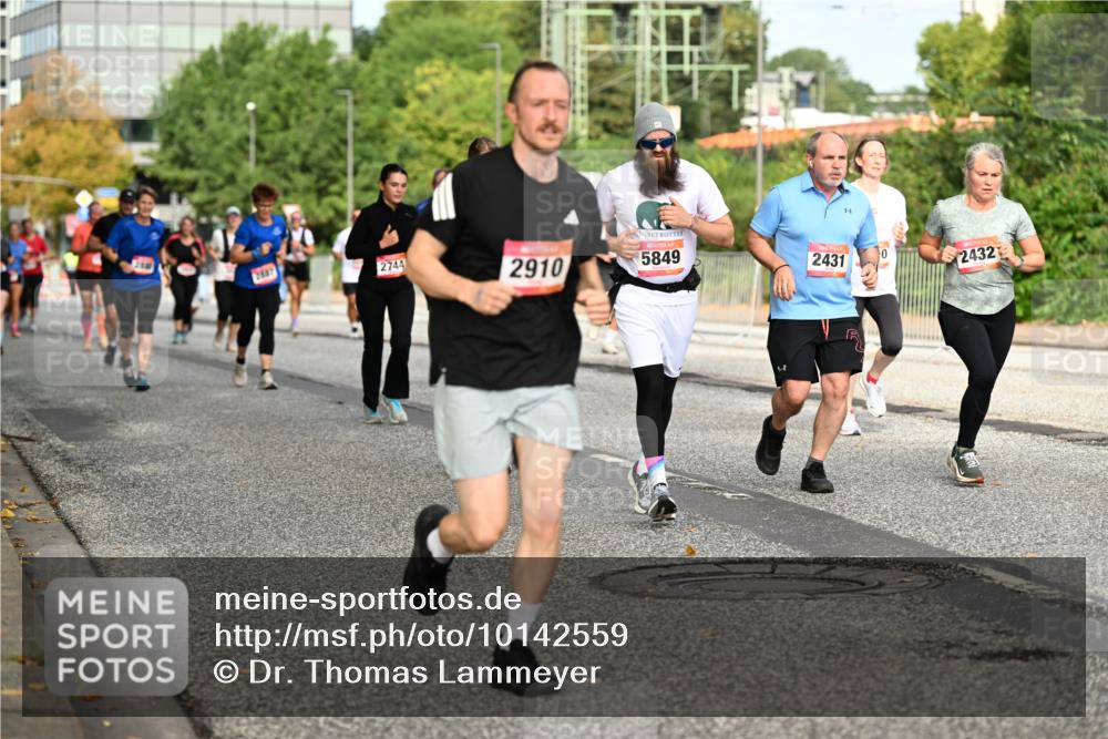 06.09.2026 - CURREX Alsterlauf Dr. Thomas Lammeyer http://msf.ph/oto/10142559 06.09.2026 10:12:14 Laufen 2887, 2744, 2910, 5849, 2431, 0, 2432 meine-sportfotos.de