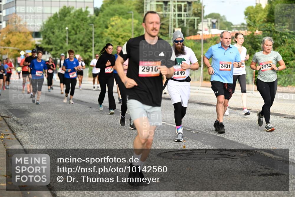 06.09.2026 - CURREX Alsterlauf Dr. Thomas Lammeyer http://msf.ph/oto/10142560 06.09.2026 10:12:14 Laufen 1555, 25, 40, 2887, 5849, 2431, 2432, 2744, 2910 meine-sportfotos.de