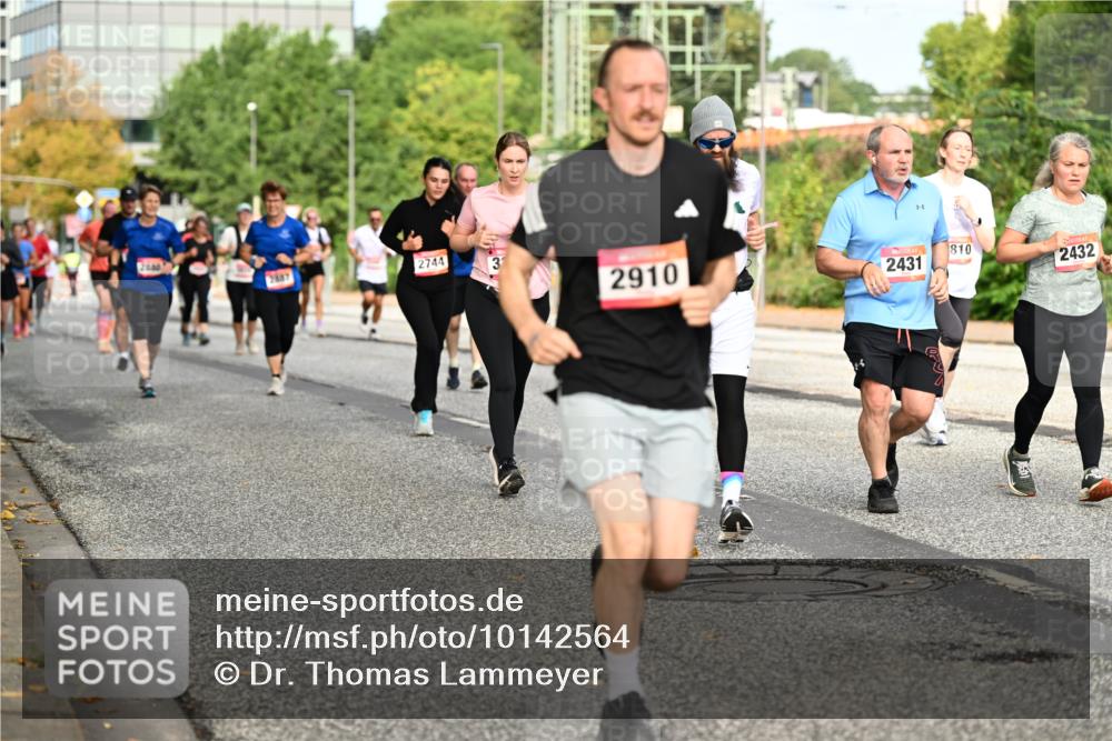 06.09.2026 - CURREX Alsterlauf Dr. Thomas Lammeyer http://msf.ph/oto/10142564 06.09.2026 10:12:15 Laufen 20, 40, 2887, 2744, 2910, 2431, 810, 2432 meine-sportfotos.de
