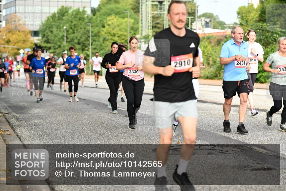 06.09.2026 - CURREX Alsterlauf Dr. Thomas Lammeyer http://msf.ph/oto/10142565 06.09.2026 10:12:15 Laufen 2887, 274, 2910, 2810, 2431, 3330, 243 meine-sportfotos.de