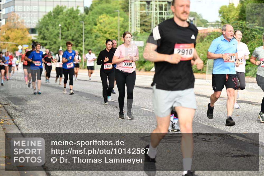 06.09.2026 - CURREX Alsterlauf Dr. Thomas Lammeyer http://msf.ph/oto/10142567 06.09.2026 10:12:15 Laufen 2887, 2744, 3330, 2910, 31, 110 meine-sportfotos.de