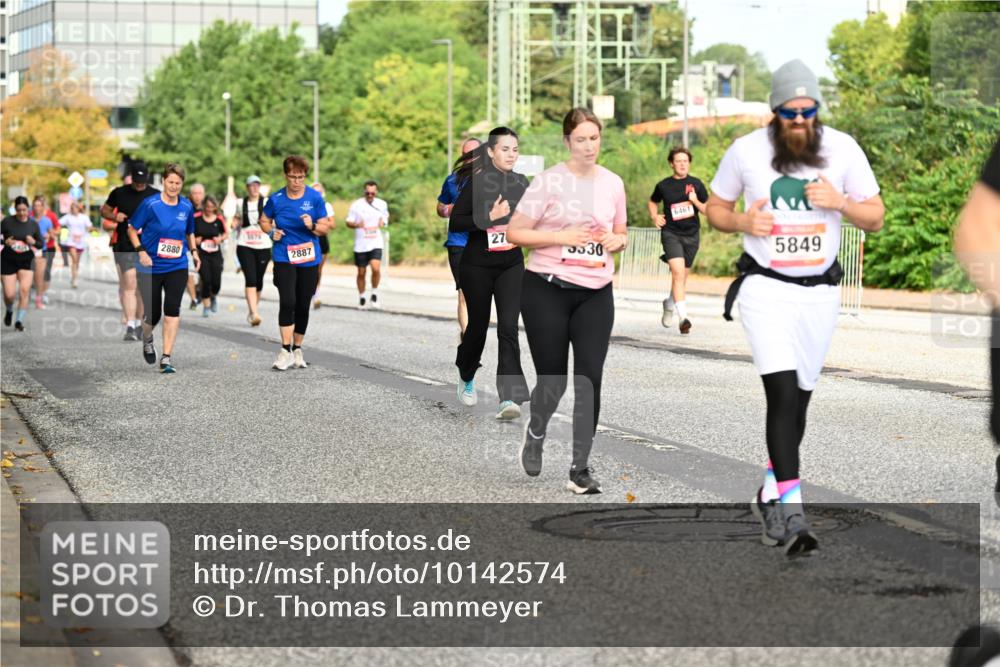 06.09.2026 - CURREX Alsterlauf Dr. Thomas Lammeyer http://msf.ph/oto/10142574 06.09.2026 10:12:16 Laufen 6461, 7679, 2880, 27, 2887, 5530, 5849 meine-sportfotos.de