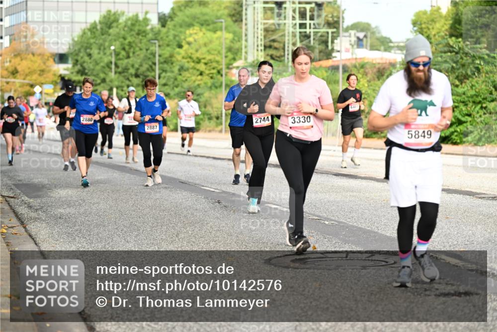 06.09.2026 - CURREX Alsterlauf Dr. Thomas Lammeyer http://msf.ph/oto/10142576 06.09.2026 10:12:16 Laufen 2880, 2744, 3330, 2887, 6461, 5849 meine-sportfotos.de
