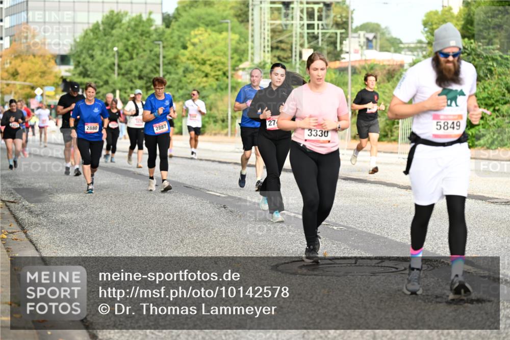 06.09.2026 - CURREX Alsterlauf Dr. Thomas Lammeyer http://msf.ph/oto/10142578 06.09.2026 10:12:16 Laufen 2880, 2887, 27, 3330, 5849 meine-sportfotos.de