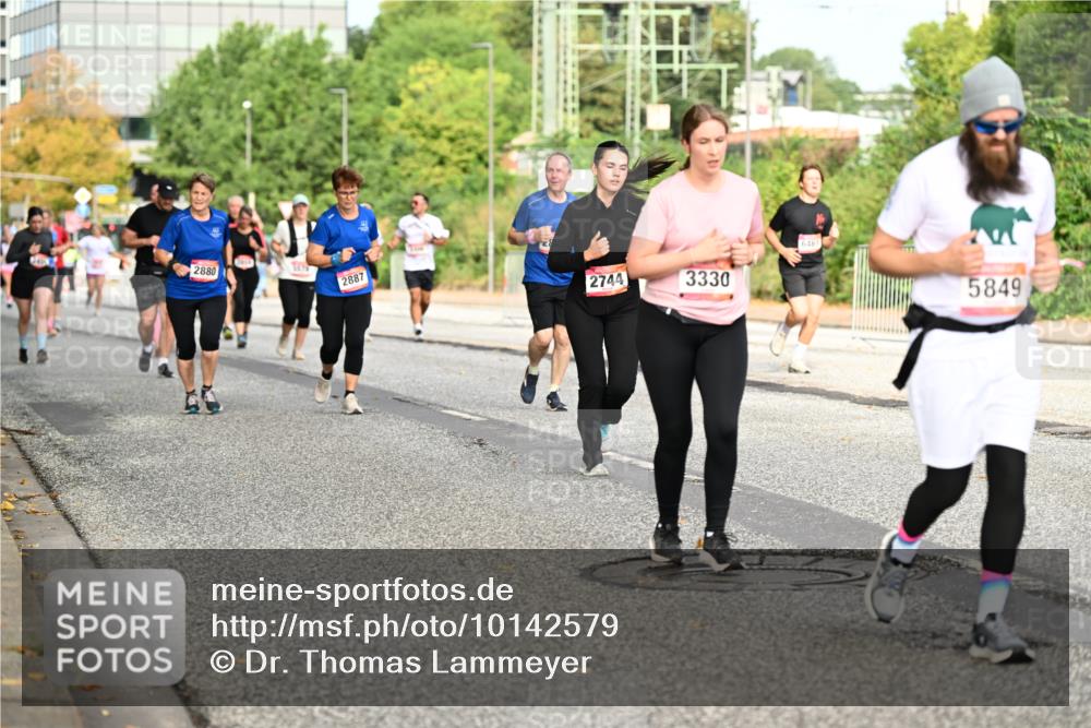 06.09.2026 - CURREX Alsterlauf Dr. Thomas Lammeyer http://msf.ph/oto/10142579 06.09.2026 10:12:16 Laufen 2880, 2887, 2744, 3330, 6461, 5849 meine-sportfotos.de