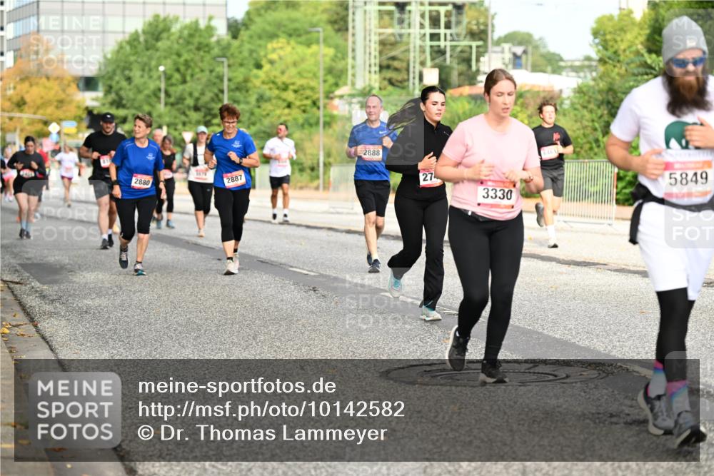 06.09.2026 - CURREX Alsterlauf Dr. Thomas Lammeyer http://msf.ph/oto/10142582 06.09.2026 10:12:17 Laufen 2880, 2887, 2888, 27, 3330, 6461, 5849 meine-sportfotos.de