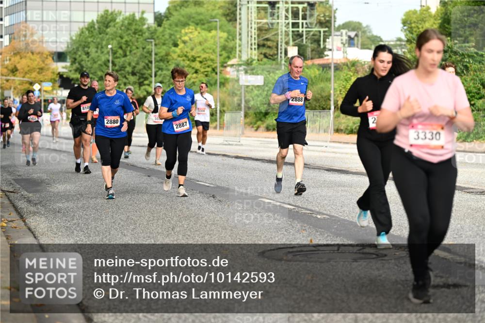 06.09.2026 - CURREX Alsterlauf Dr. Thomas Lammeyer http://msf.ph/oto/10142593 06.09.2026 10:12:18 Laufen 810, 2454, 2880, 55, 2887, 3308, 2888, 2, 3330 meine-sportfotos.de