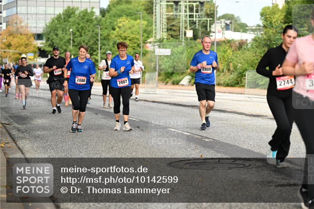 06.09.2026 - CURREX Alsterlauf Dr. Thomas Lammeyer http://msf.ph/oto/10142599 06.09.2026 10:12:18 Laufen 8109, 2880, 2888, 2887, 2744, 3 meine-sportfotos.de