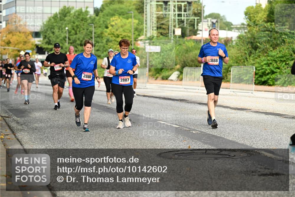 06.09.2026 - CURREX Alsterlauf Dr. Thomas Lammeyer http://msf.ph/oto/10142602 06.09.2026 10:12:19 Laufen 2454, 8105, 2880, 2887, 2888 meine-sportfotos.de