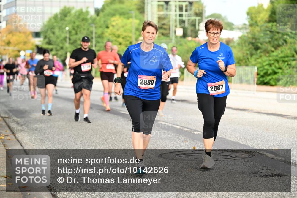 06.09.2026 - CURREX Alsterlauf Dr. Thomas Lammeyer http://msf.ph/oto/10142626 06.09.2026 10:12:21 Laufen 2880, 2887 meine-sportfotos.de