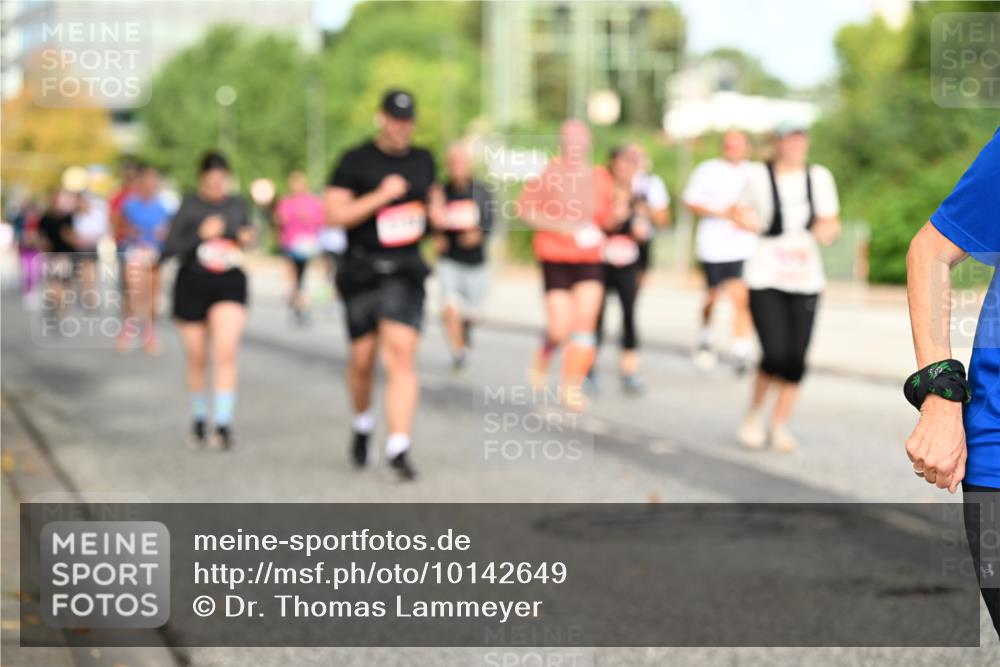 06.09.2026 - CURREX Alsterlauf Dr. Thomas Lammeyer http://msf.ph/oto/10142649 06.09.2026 10:12:24 Laufen  meine-sportfotos.de