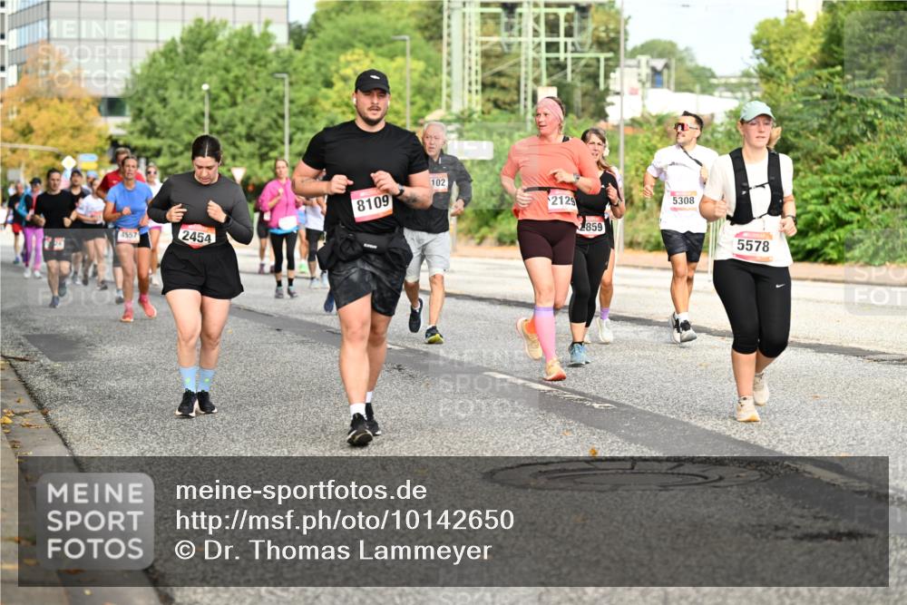 06.09.2026 - CURREX Alsterlauf Dr. Thomas Lammeyer http://msf.ph/oto/10142650 06.09.2026 10:12:24 Laufen 4557, 2454, 8109, 102, 2129, 2859, 5308, 5578 meine-sportfotos.de