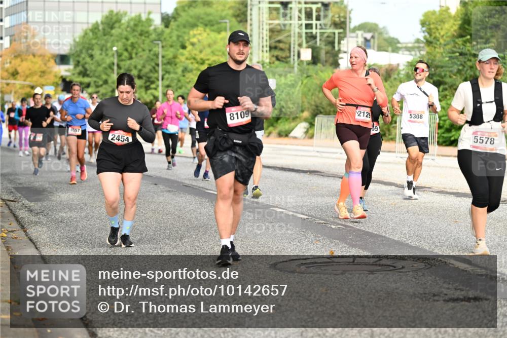 06.09.2026 - CURREX Alsterlauf Dr. Thomas Lammeyer http://msf.ph/oto/10142657 06.09.2026 10:12:24 Laufen 4557, 2454, 8109, 2129, 39, 5308, 5578 meine-sportfotos.de