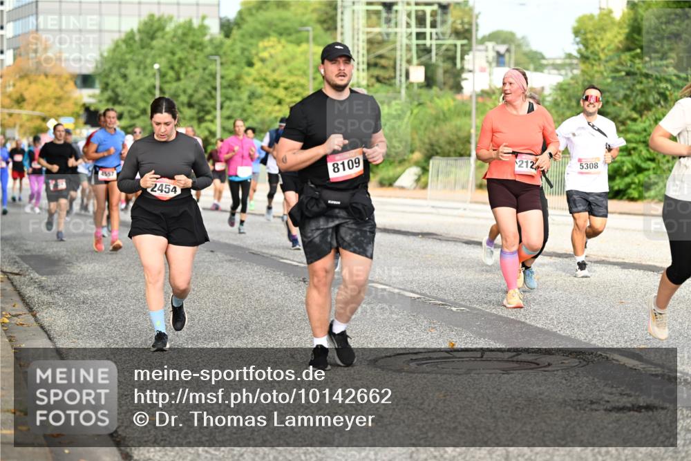 06.09.2026 - CURREX Alsterlauf Dr. Thomas Lammeyer http://msf.ph/oto/10142662 06.09.2026 10:12:25 Laufen 4557, 2454, 8109, 212, 5308 meine-sportfotos.de