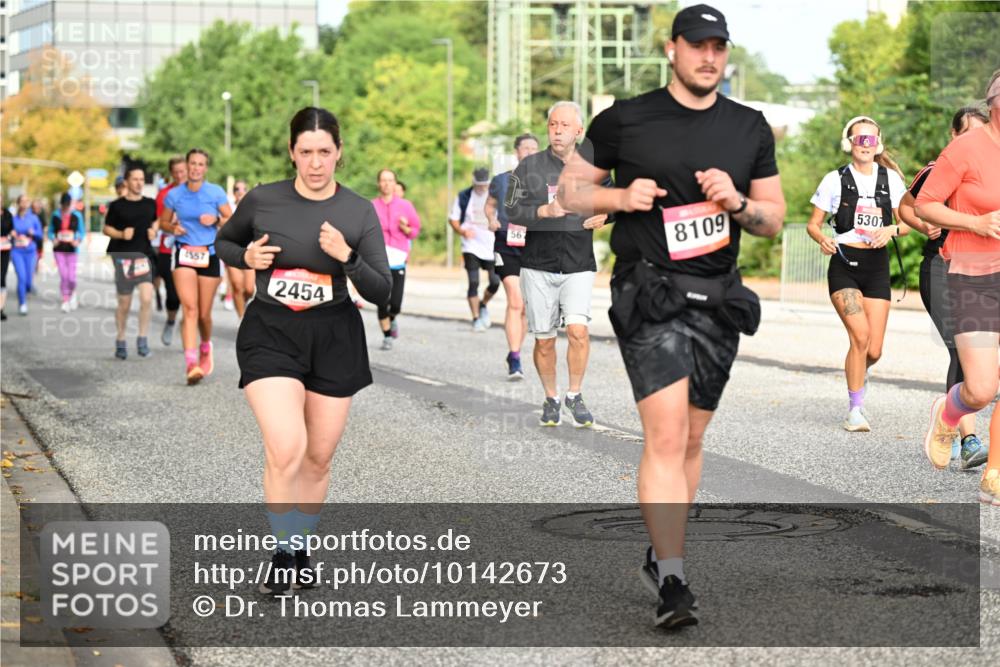 06.09.2026 - CURREX Alsterlauf Dr. Thomas Lammeyer http://msf.ph/oto/10142673 06.09.2026 10:12:26 Laufen 4557, 2454, 4, 567, 8109, 5307 meine-sportfotos.de