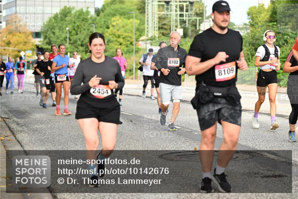06.09.2026 - CURREX Alsterlauf Dr. Thomas Lammeyer http://msf.ph/oto/10142676 06.09.2026 10:12:26 Laufen 4557, 2454, 8102, 8109 meine-sportfotos.de