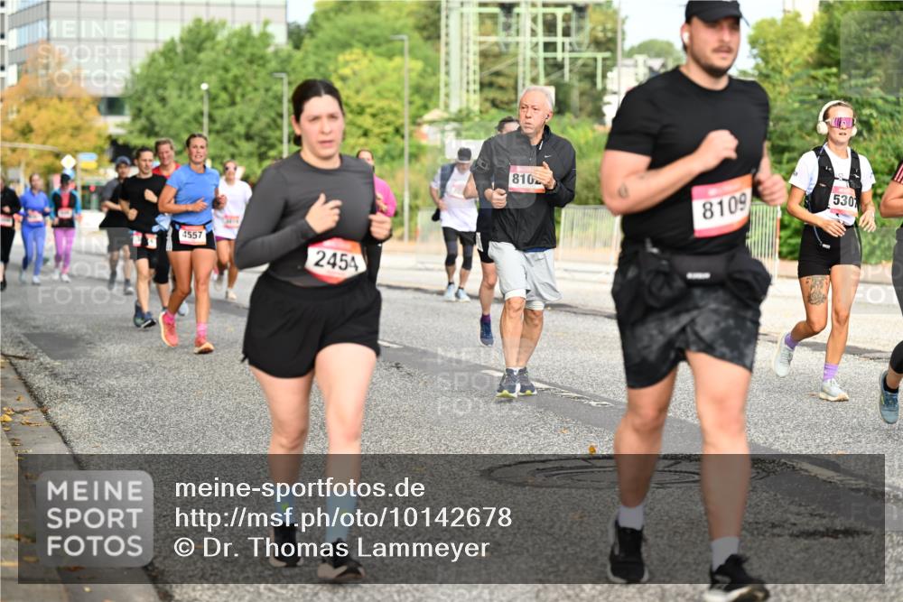 06.09.2026 - CURREX Alsterlauf Dr. Thomas Lammeyer http://msf.ph/oto/10142678 06.09.2026 10:12:26 Laufen 4557, 2454, 810, 8109, 530 meine-sportfotos.de