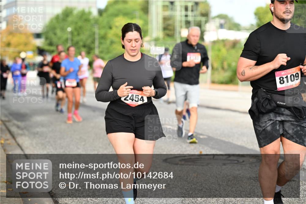 06.09.2026 - CURREX Alsterlauf Dr. Thomas Lammeyer http://msf.ph/oto/10142684 06.09.2026 10:12:27 Laufen 2454, 8109 meine-sportfotos.de