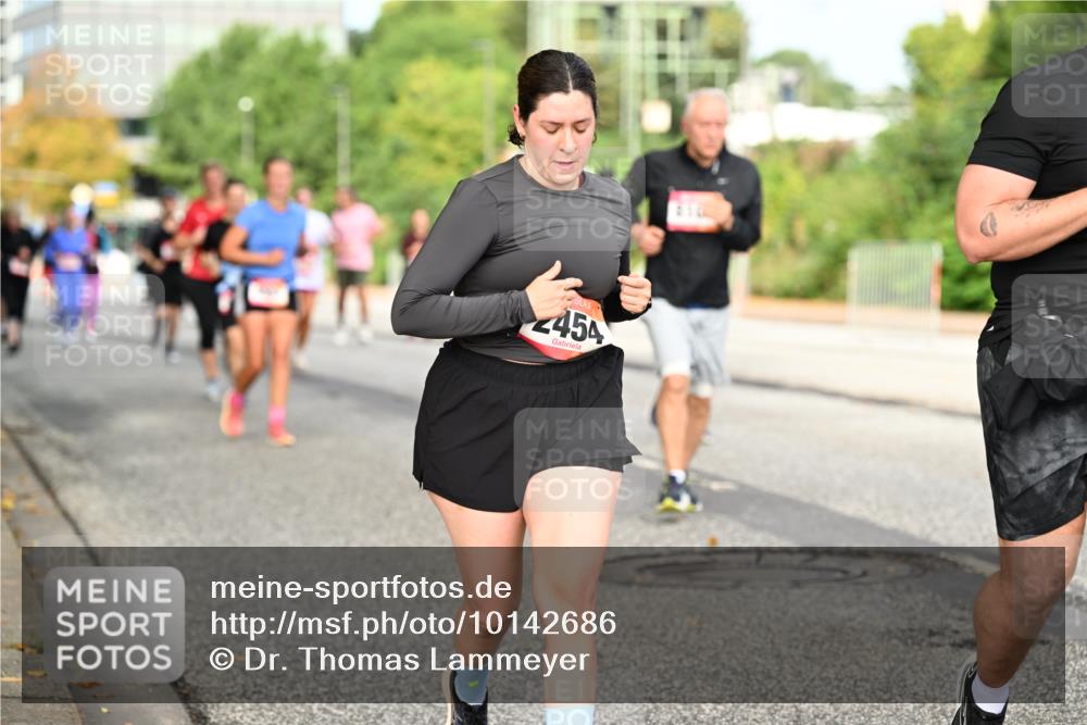 06.09.2026 - CURREX Alsterlauf Dr. Thomas Lammeyer http://msf.ph/oto/10142686 06.09.2026 10:12:27 Laufen 454 meine-sportfotos.de