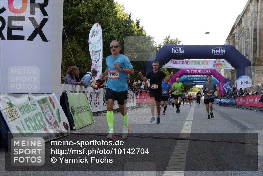 06.09.2026 - CURREX Alsterlauf Yannick Fuchs http://msf.ph/oto/10142704 06.09.2026 09:47:01 Ziel 2072, 2210, 2605, 3678, 4311, 4460, 5198, 5705, 5731, 8104, 8125 meine-sportfotos.de